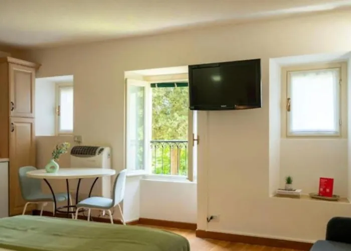 Tiny On The Tremezzo