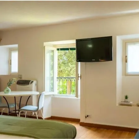 Tiny On The Tremezzo